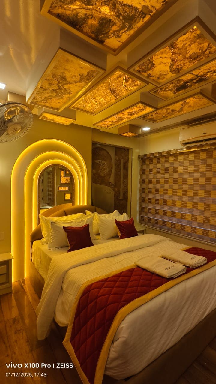 Alleppey sharing houseboat backwaters Kerala