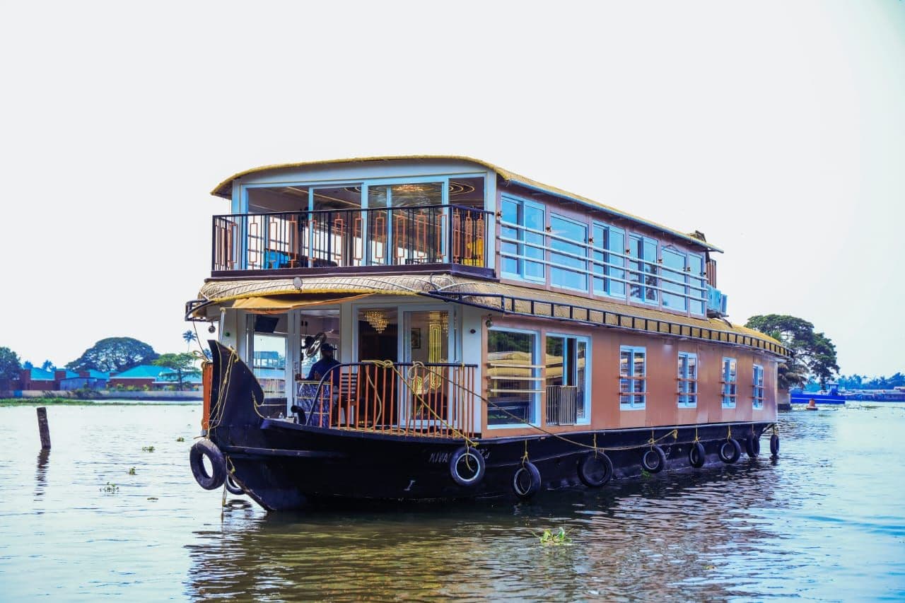 4 Bedroom Private Houseboat
