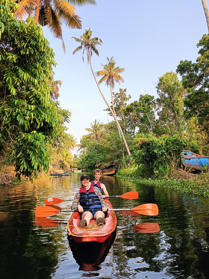 1 Hour kayaking experience — photo 1