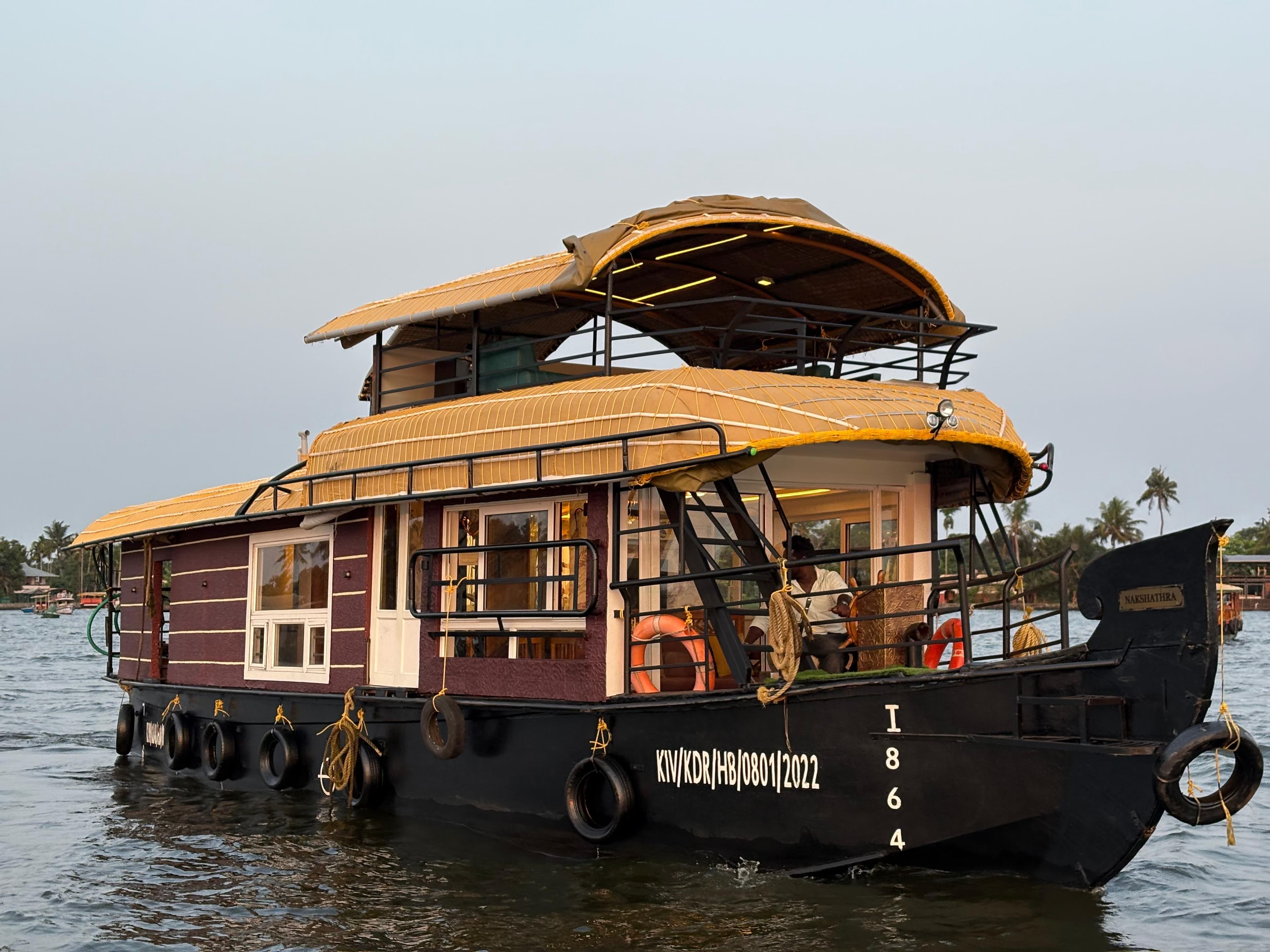 1 Bedroom Private Houseboat