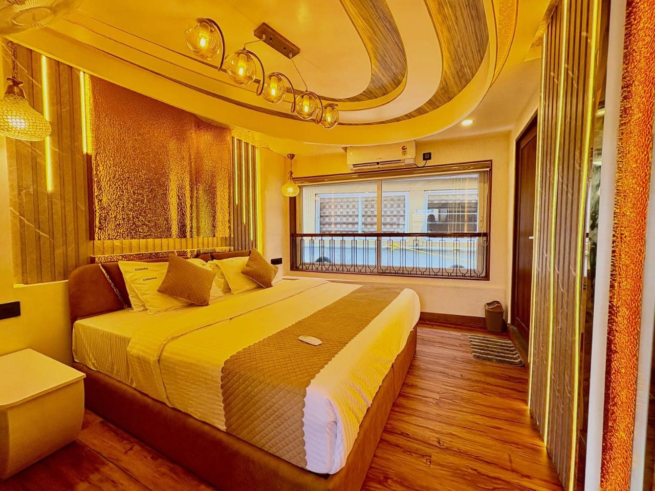 Alleppey sharing houseboat backwaters Kerala