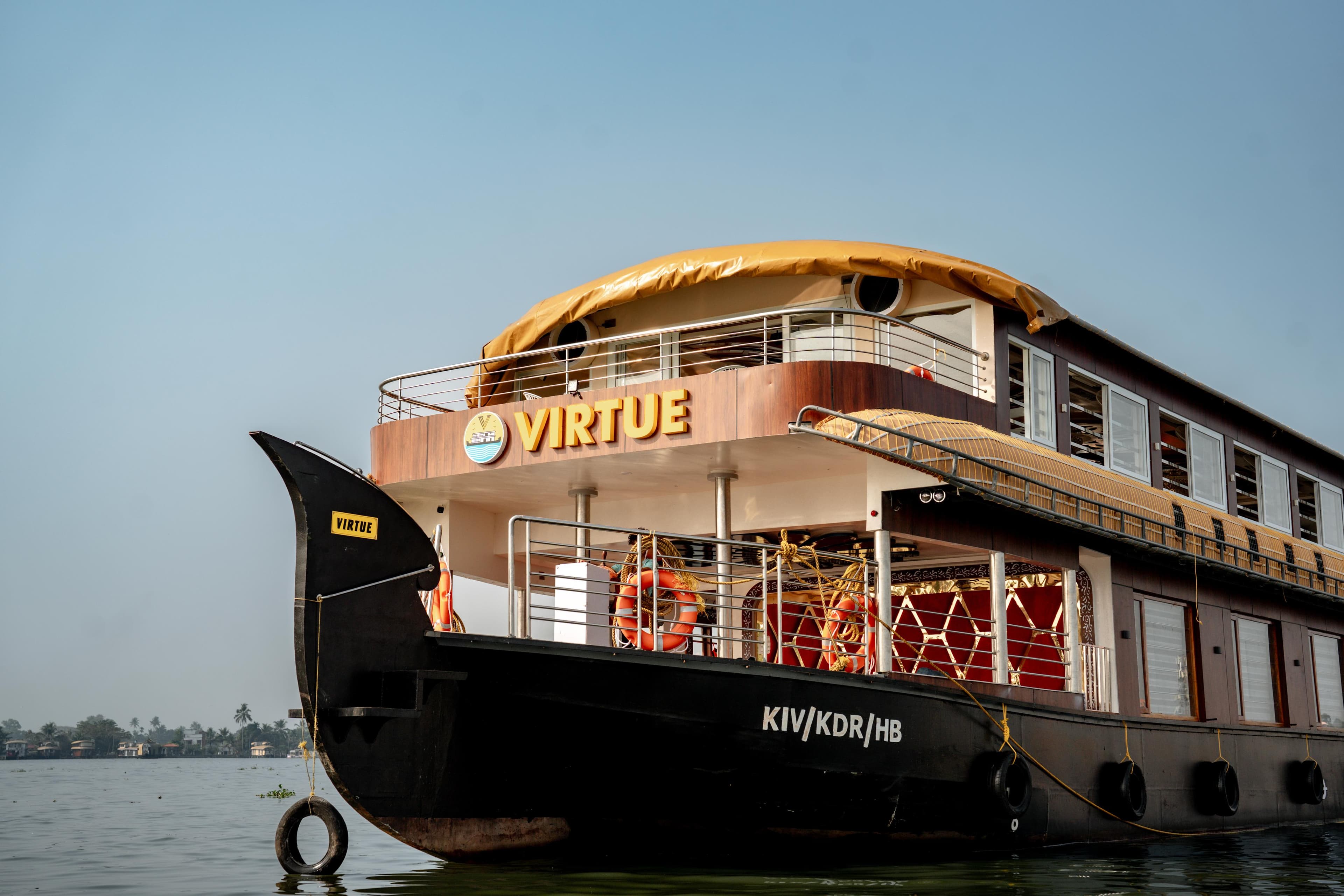 6 Bedroom Private Houseboat