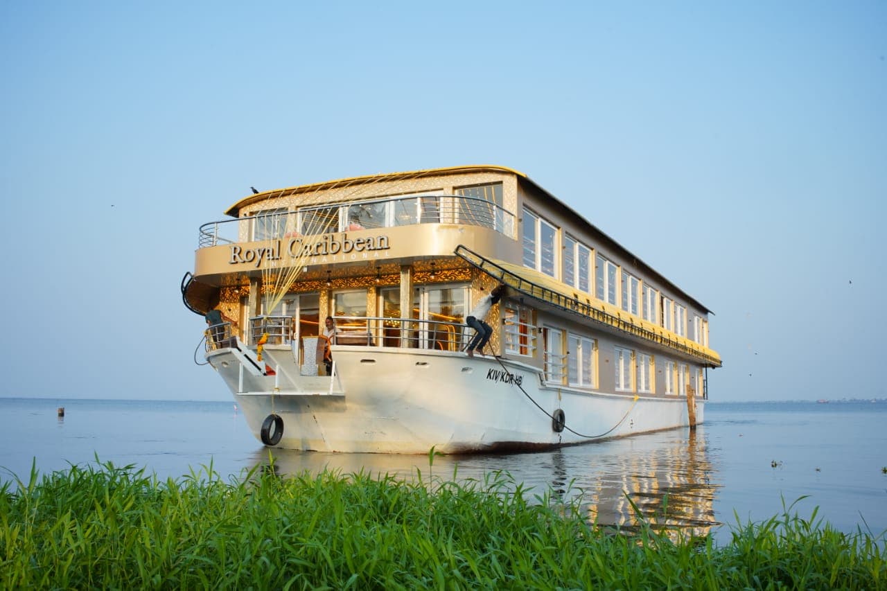 13 Bedroom Private Houseboat