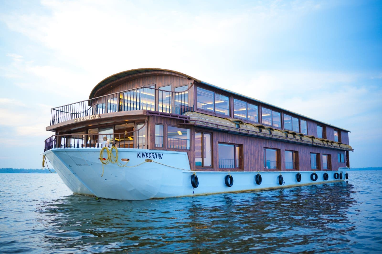 11 Bedroom Private Houseboat
