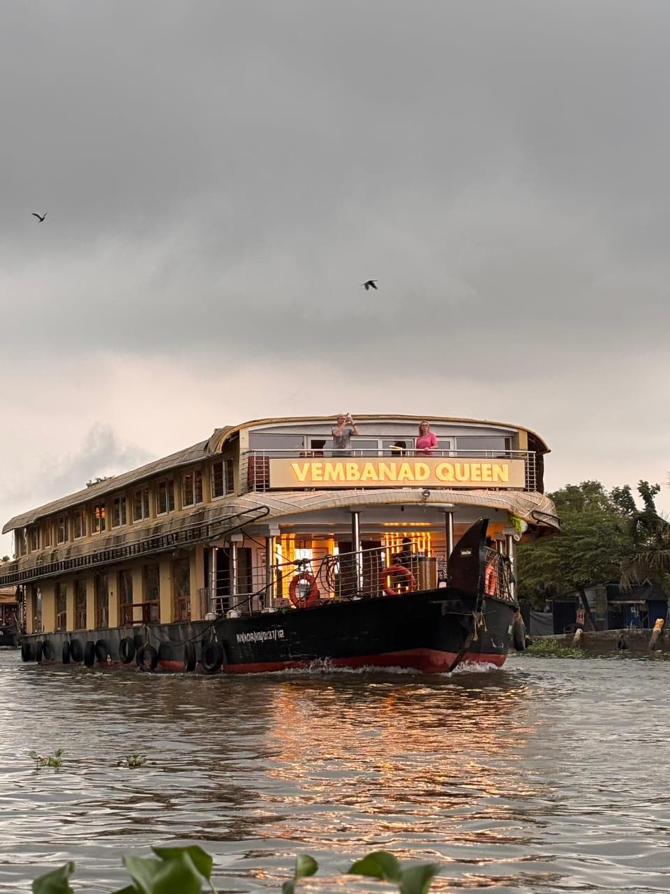8 Bedroom Private Houseboat