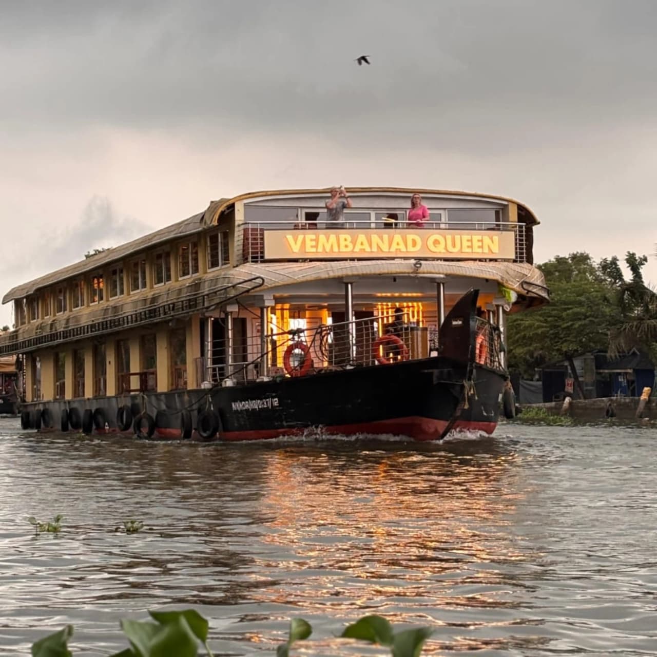 Deluxe Sharing Houseboat — photo 1